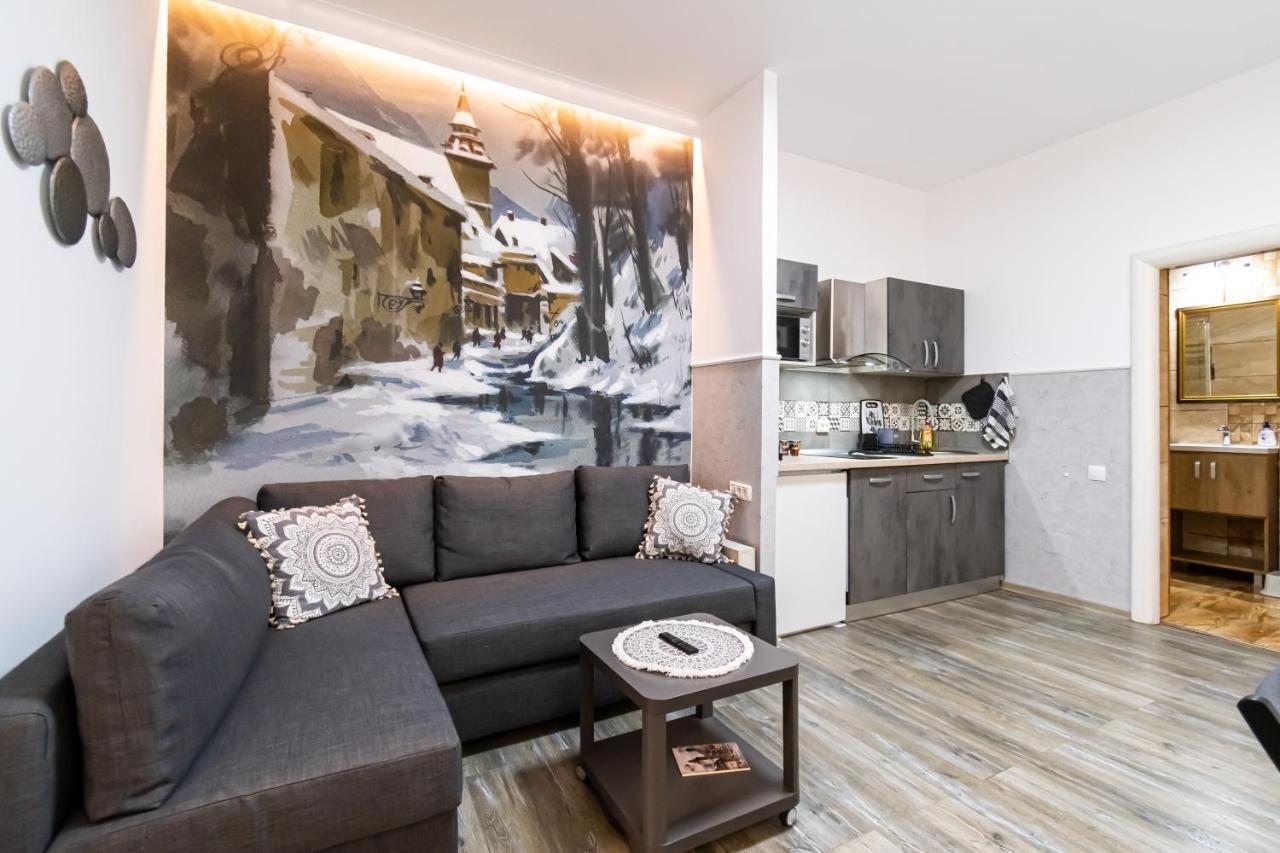 Apartment Okbrasov - & In The Heart Of Old Town, Moments Away From The Black Church